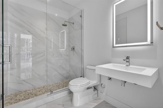 3750 Yacht Club Dr TH5, Aventura, FL 33180
