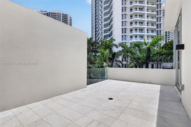 3750 Yacht Club Dr TH5, Aventura, FL 33180