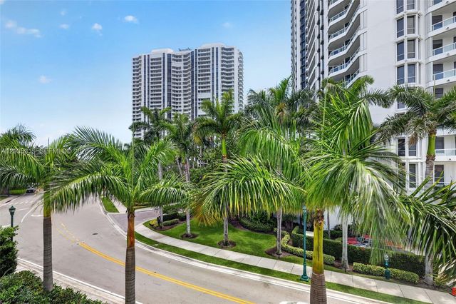 3750 Yacht Club Dr TH5, Aventura, FL 33180