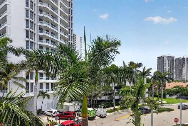 3750 Yacht Club Dr TH5, Aventura, FL 33180