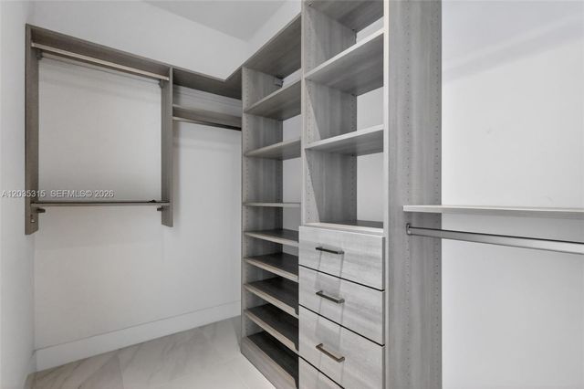 3750 Yacht Club Dr TH5, Aventura, FL 33180