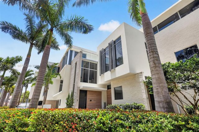3750 Yacht Club Dr TH5, Aventura, FL 33180