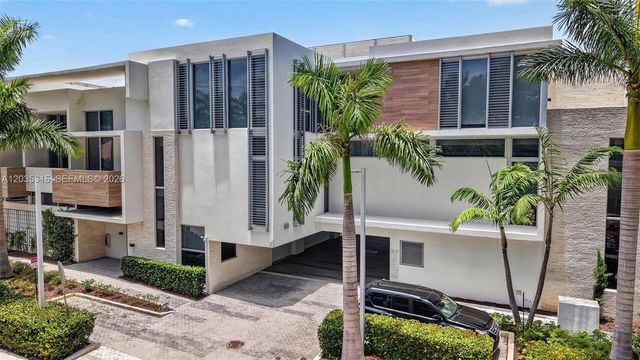 3750 Yacht Club Dr TH5, Aventura, FL 33180