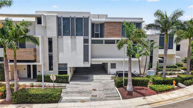 3750 Yacht Club Dr TH5, Aventura, FL 33180