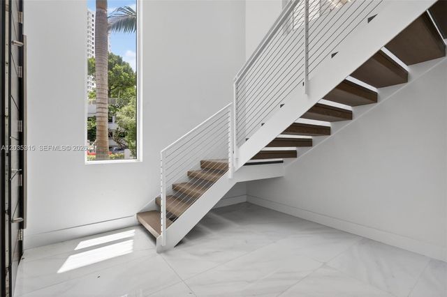 3750 Yacht Club Dr TH5, Aventura, FL 33180