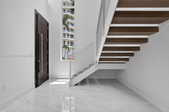 3750 Yacht Club Dr TH5, Aventura, FL 33180