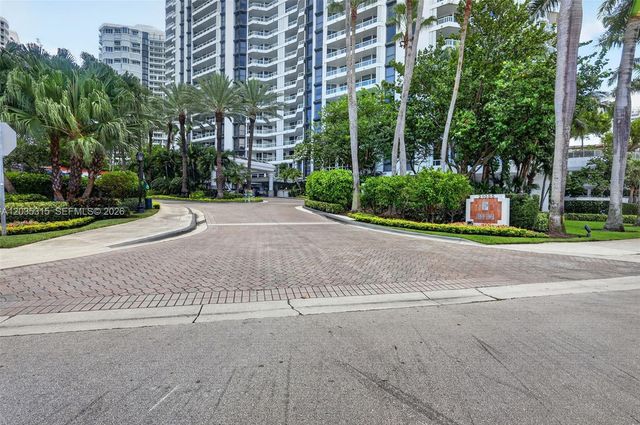 3750 Yacht Club Dr TH5, Aventura, FL 33180