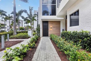 3750 Yacht Club Dr TH5, Aventura, FL 33180