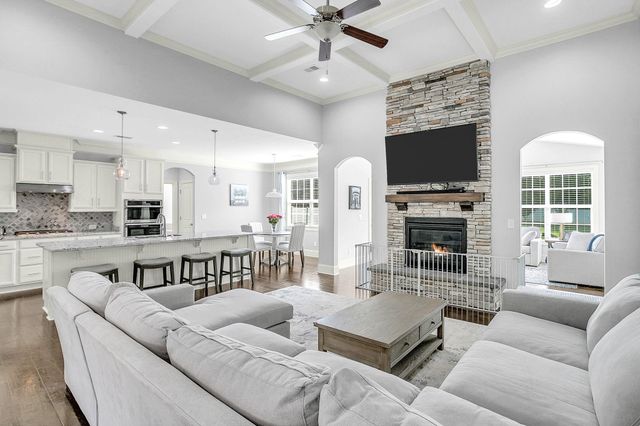 6 Lakeway Place, Simpsonville, SC 29681