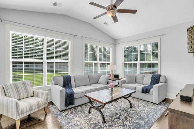 6 Lakeway Place, Simpsonville, SC 29681