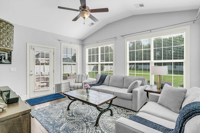 6 Lakeway Place, Simpsonville, SC 29681