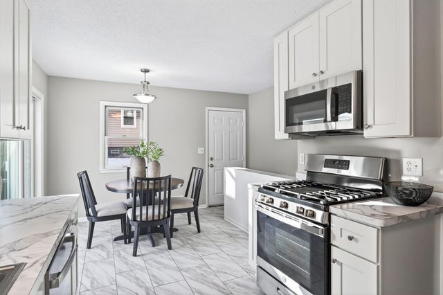 1790 Oakcrest Avenue, Roseville, MN 55113