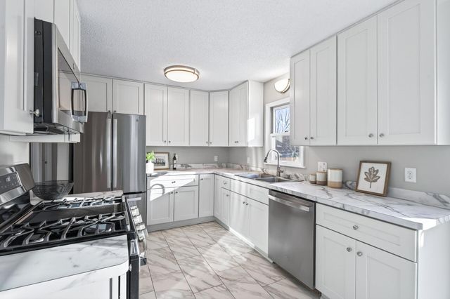 1790 Oakcrest Avenue, Roseville, MN 55113