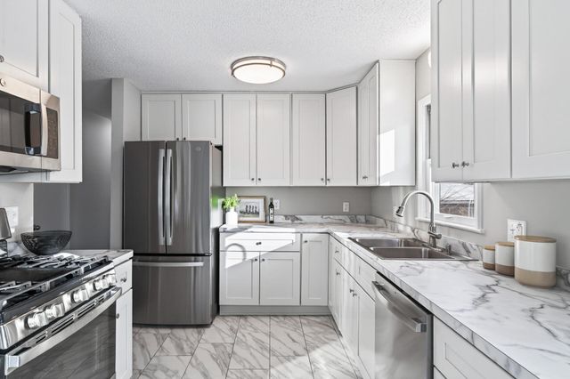 1790 Oakcrest Avenue, Roseville, MN 55113