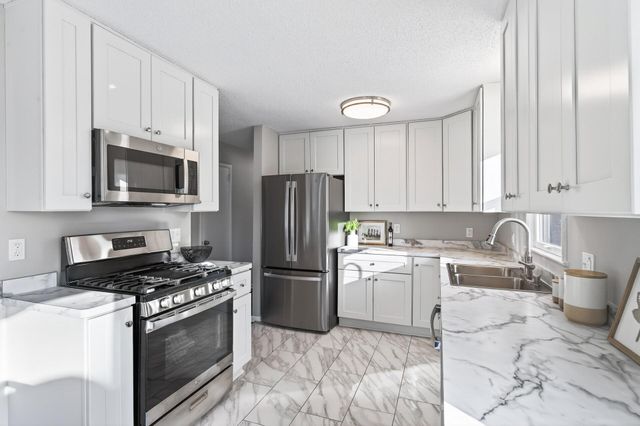 1790 Oakcrest Avenue, Roseville, MN 55113