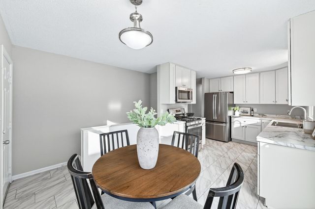 1790 Oakcrest Avenue, Roseville, MN 55113