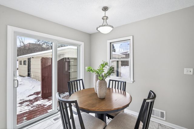 1790 Oakcrest Avenue, Roseville, MN 55113