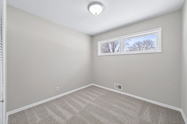 1790 Oakcrest Avenue, Roseville, MN 55113