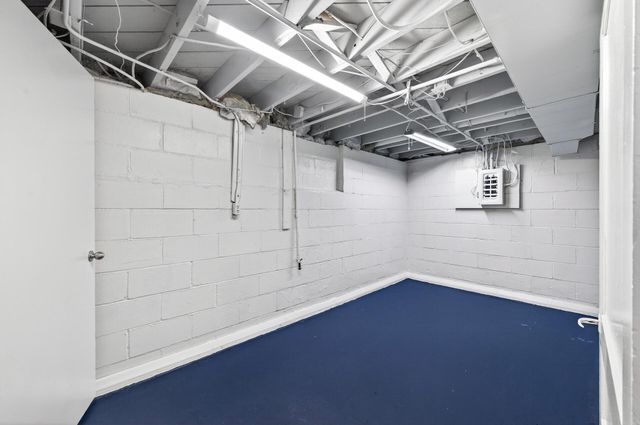 1790 Oakcrest Avenue, Roseville, MN 55113