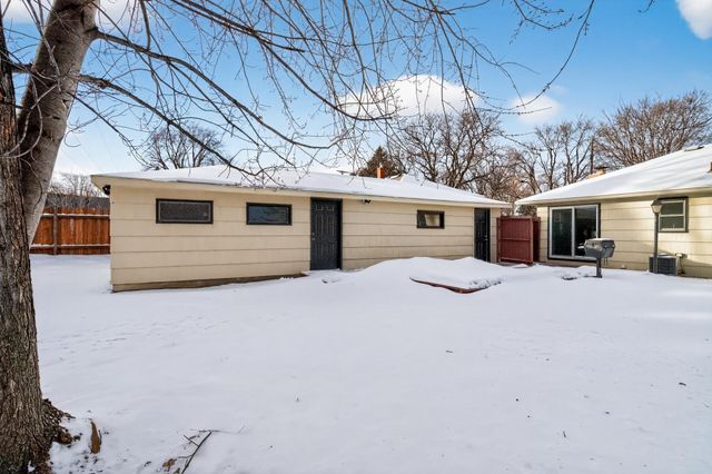 1790 Oakcrest Avenue, Roseville, MN 55113