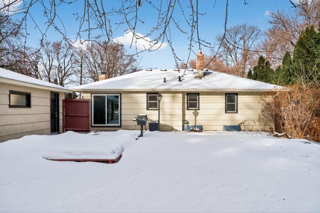 1790 Oakcrest Avenue, Roseville, MN 55113