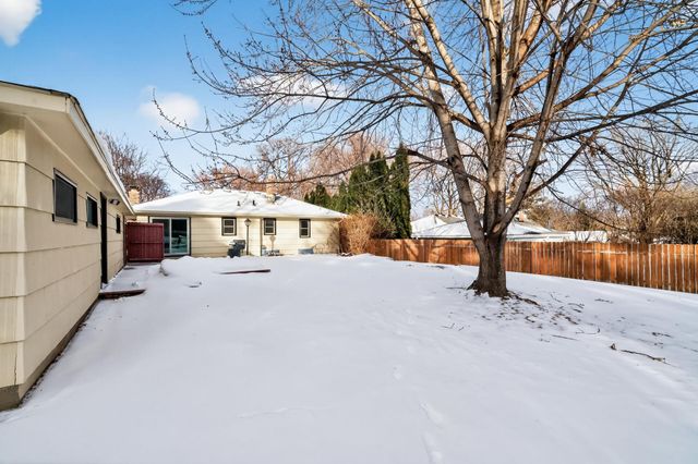 1790 Oakcrest Avenue, Roseville, MN 55113