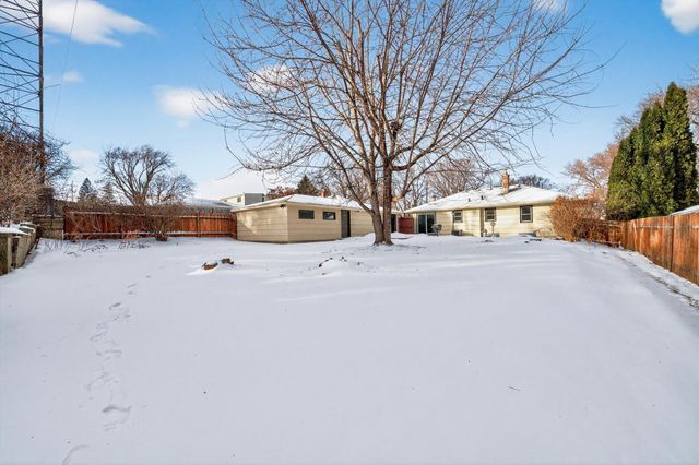 1790 Oakcrest Avenue, Roseville, MN 55113