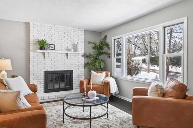 1790 Oakcrest Avenue, Roseville, MN 55113