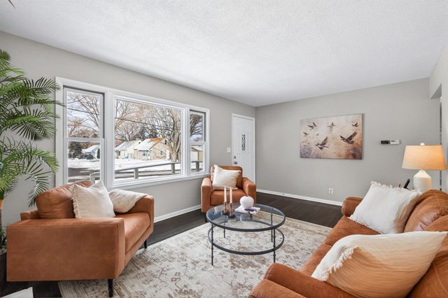 1790 Oakcrest Avenue, Roseville, MN 55113