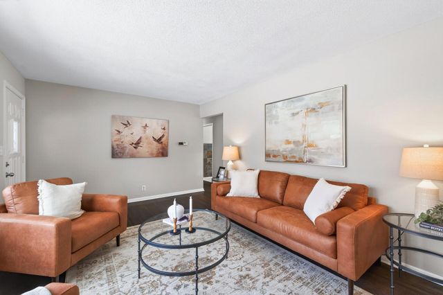 1790 Oakcrest Avenue, Roseville, MN 55113