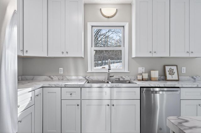 1790 Oakcrest Avenue, Roseville, MN 55113