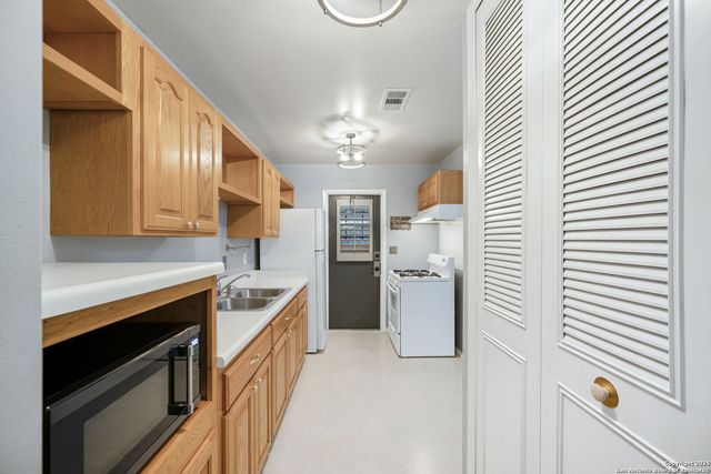 6022 Castle View Drive, San Antonio, TX 78218