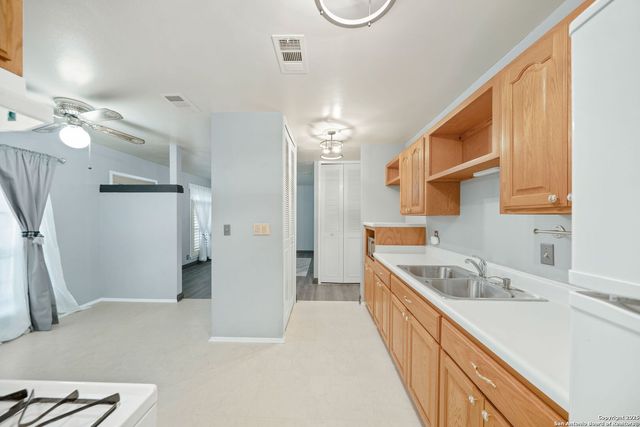 6022 Castle View Drive, San Antonio, TX 78218