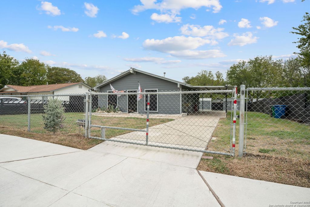 6022 Castle View Drive, San Antonio, TX 78218