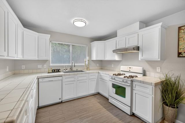 4405 34th St, Sacramento, CA 95820