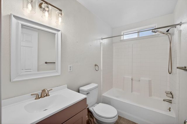 4405 34th St, Sacramento, CA 95820