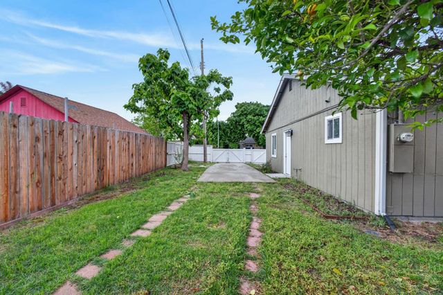 4405 34th St, Sacramento, CA 95820