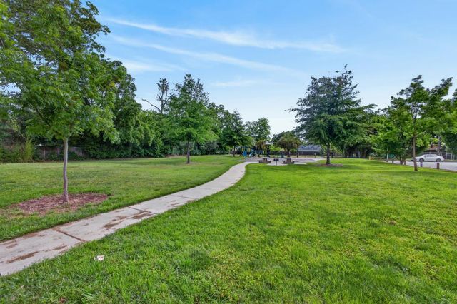 4405 34th St, Sacramento, CA 95820