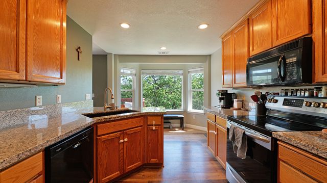 381 Pinetop Terrace, Shady Cove, OR 97539
