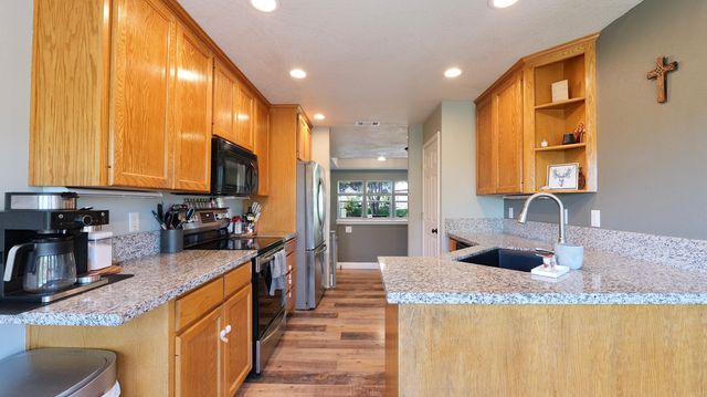 381 Pinetop Terrace, Shady Cove, OR 97539