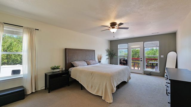 381 Pinetop Terrace, Shady Cove, OR 97539