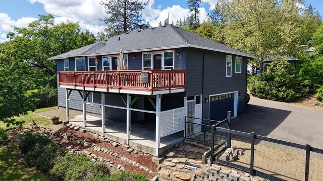 381 Pinetop Terrace, Shady Cove, OR 97539