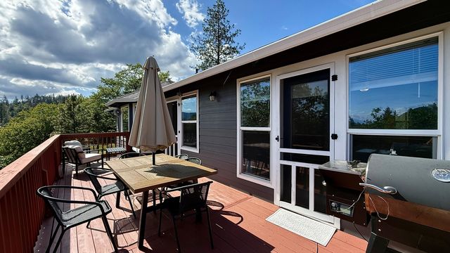 381 Pinetop Terrace, Shady Cove, OR 97539