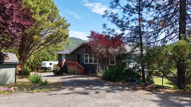 381 Pinetop Terrace, Shady Cove, OR 97539