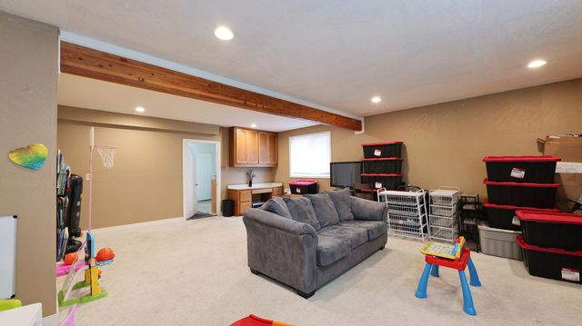 381 Pinetop Terrace, Shady Cove, OR 97539