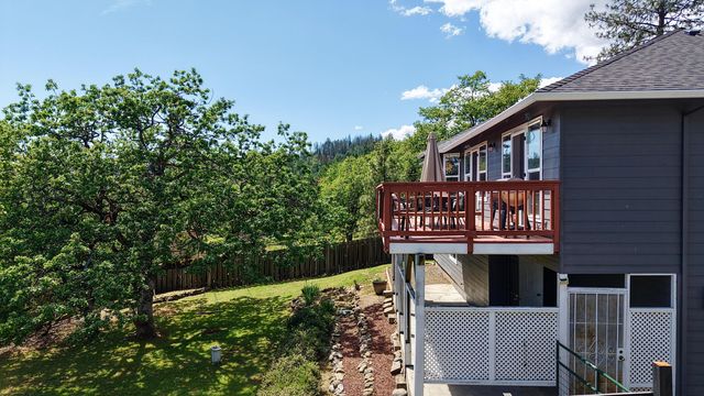 381 Pinetop Terrace, Shady Cove, OR 97539