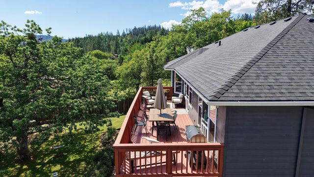 381 Pinetop Terrace, Shady Cove, OR 97539
