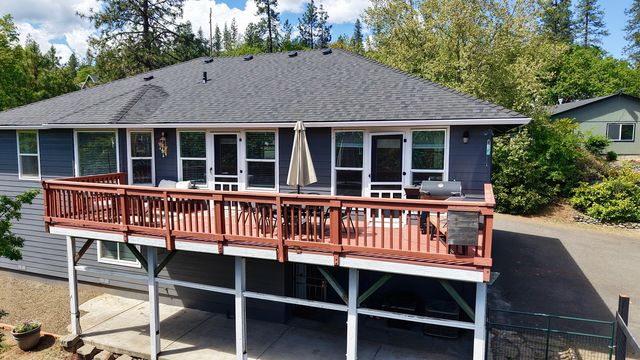 381 Pinetop Terrace, Shady Cove, OR 97539