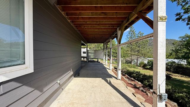 381 Pinetop Terrace, Shady Cove, OR 97539