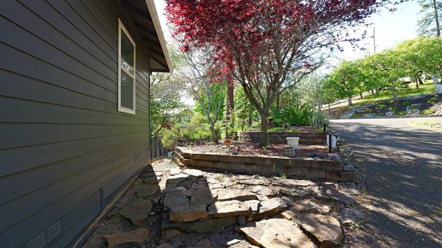 381 Pinetop Terrace, Shady Cove, OR 97539